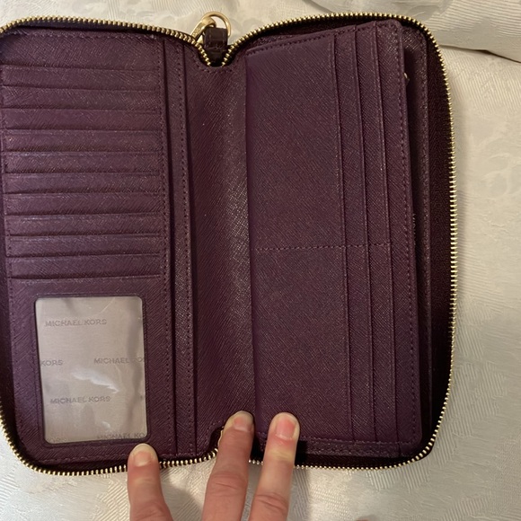 Michael Kors NWOT Traveler Embossed Croc Leather Continental Wristlet PRICE DROP - Picture 5 of 8